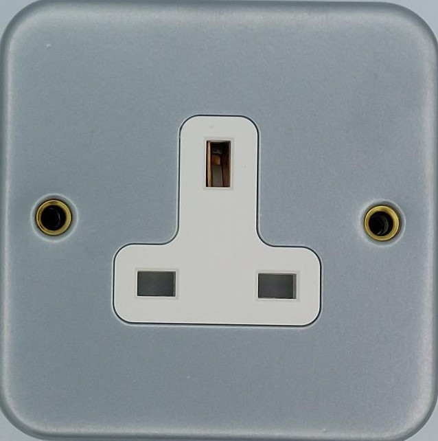 MS131 Niglon Metal Clad 1g Unswitched Socket